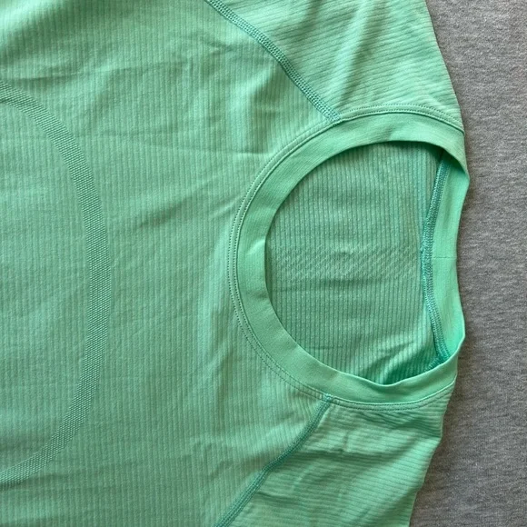 Lululemon Mint Green Swiftly Tech Short Sleeve 2.0 - Picture 2 of 6